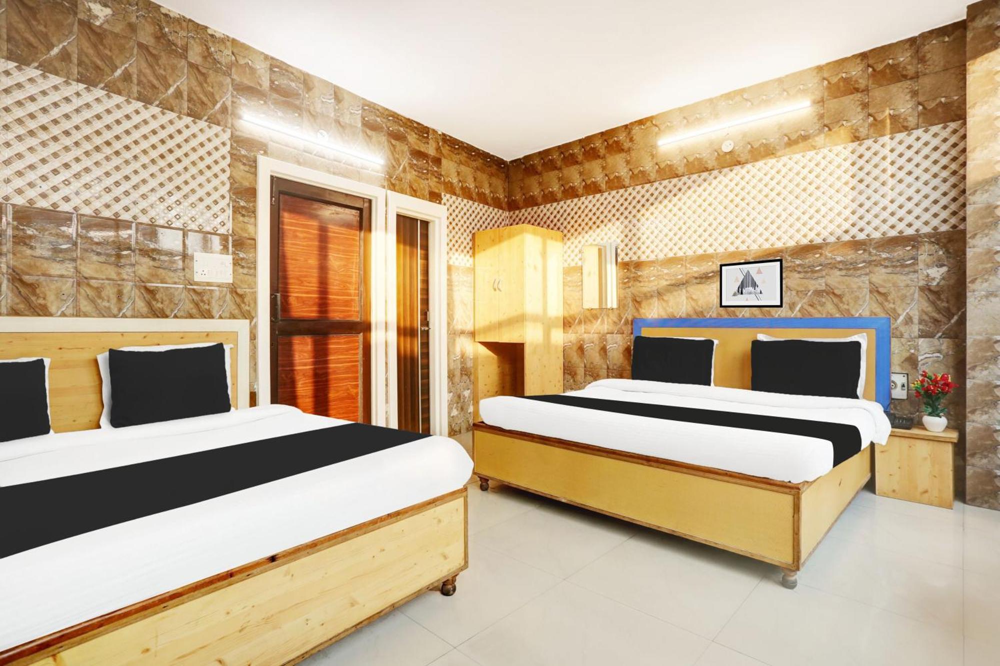 Hotel O Jammu Near Ragunath Bazaar Formerly Goodwill Kültér fotó